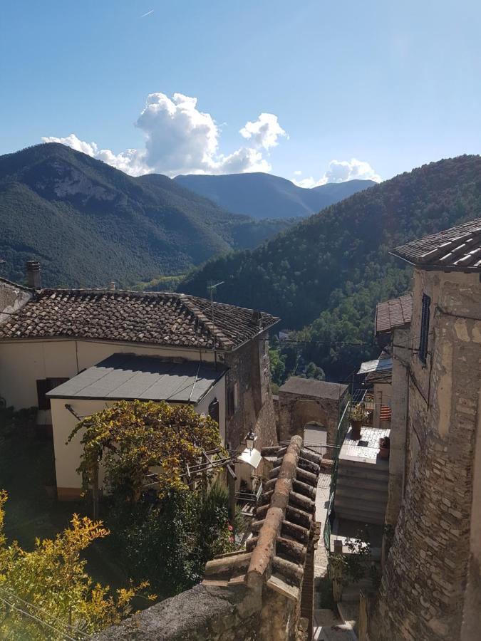 Ferienwohnung Borgo Nel Tempo Collestatte Exterior foto