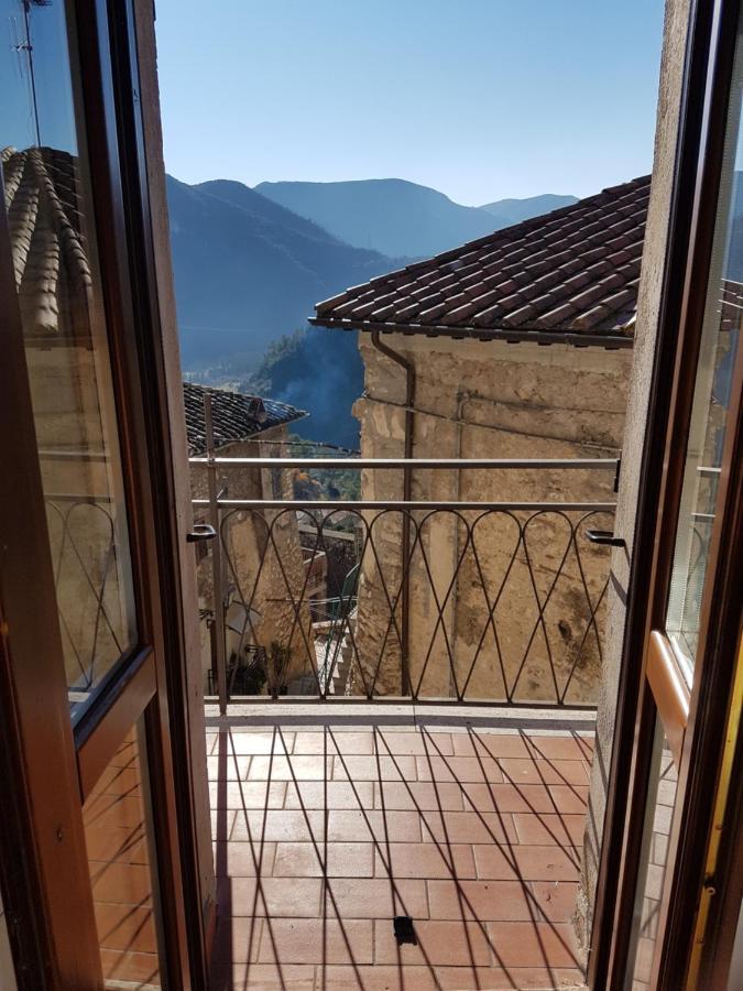 Ferienwohnung Borgo Nel Tempo Collestatte Exterior foto