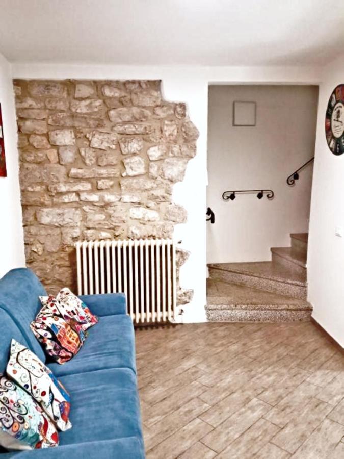 Ferienwohnung Borgo Nel Tempo Collestatte Exterior foto